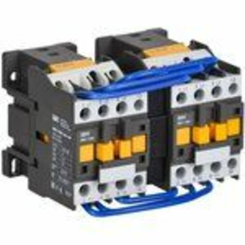 Контактор КМИ-11830 реверс 18А 400В/АС3 2НО IEK